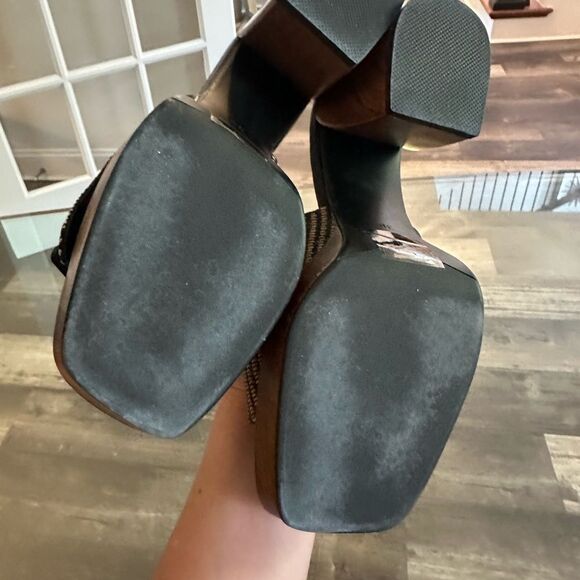 Black and Tan Wedge Sandal - Picture 3 of 9